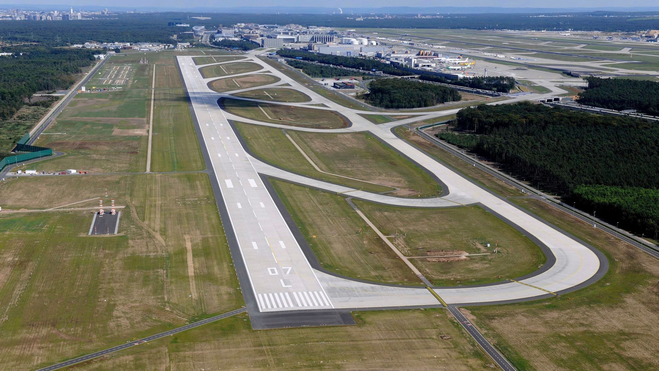 Frankfurt Flughafen Airport Landebahn Nordwest 