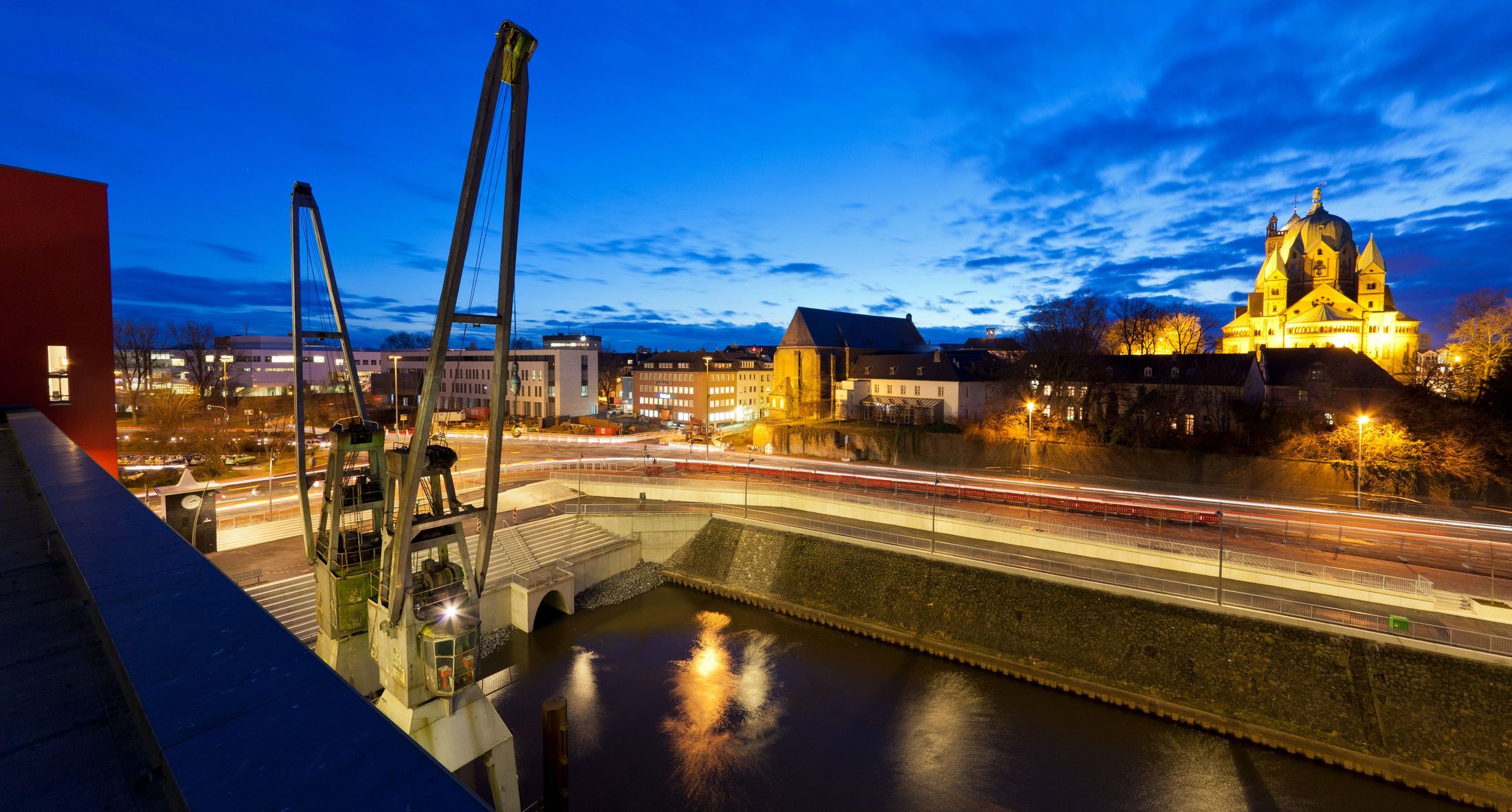 Hafenkopf und Uferpromenade Neuss