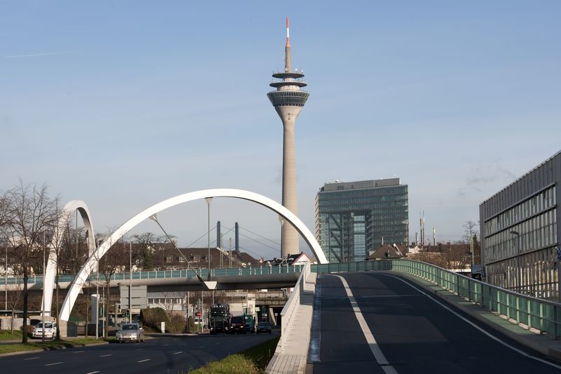 ÜBERFLIEGER BRÜCKE PLOCKSTRASSE DÜSSELDORF