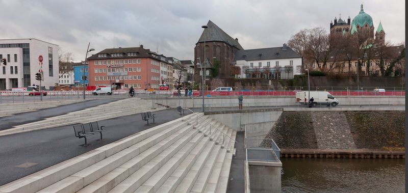 Hafenkopf und Uferpromenade Neuss